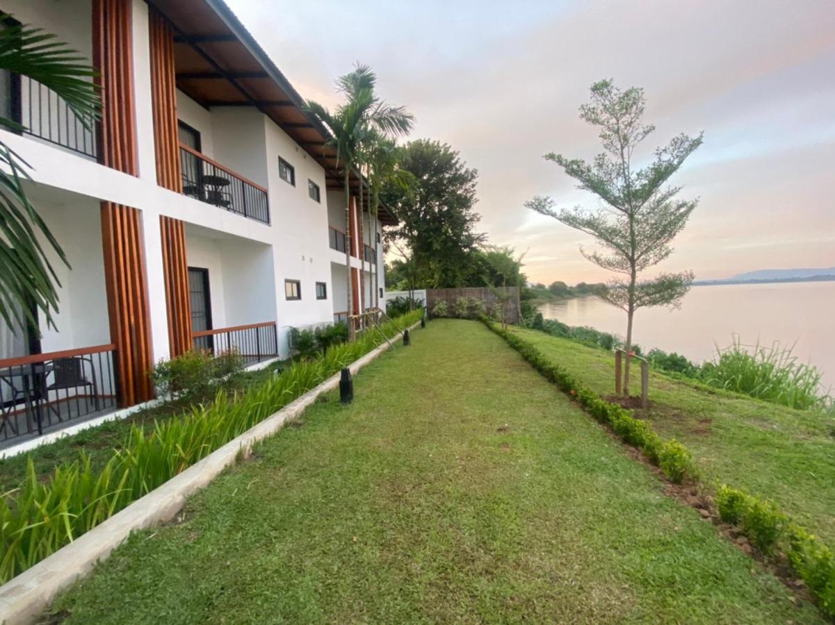 The Riviera Champasak Hotel Exterior foto