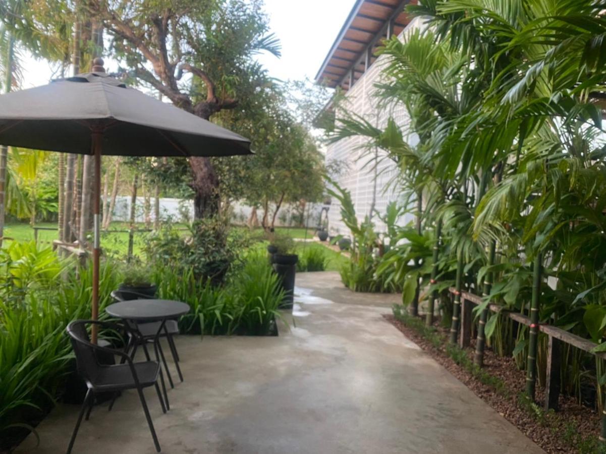The Riviera Champasak Hotel Exterior foto