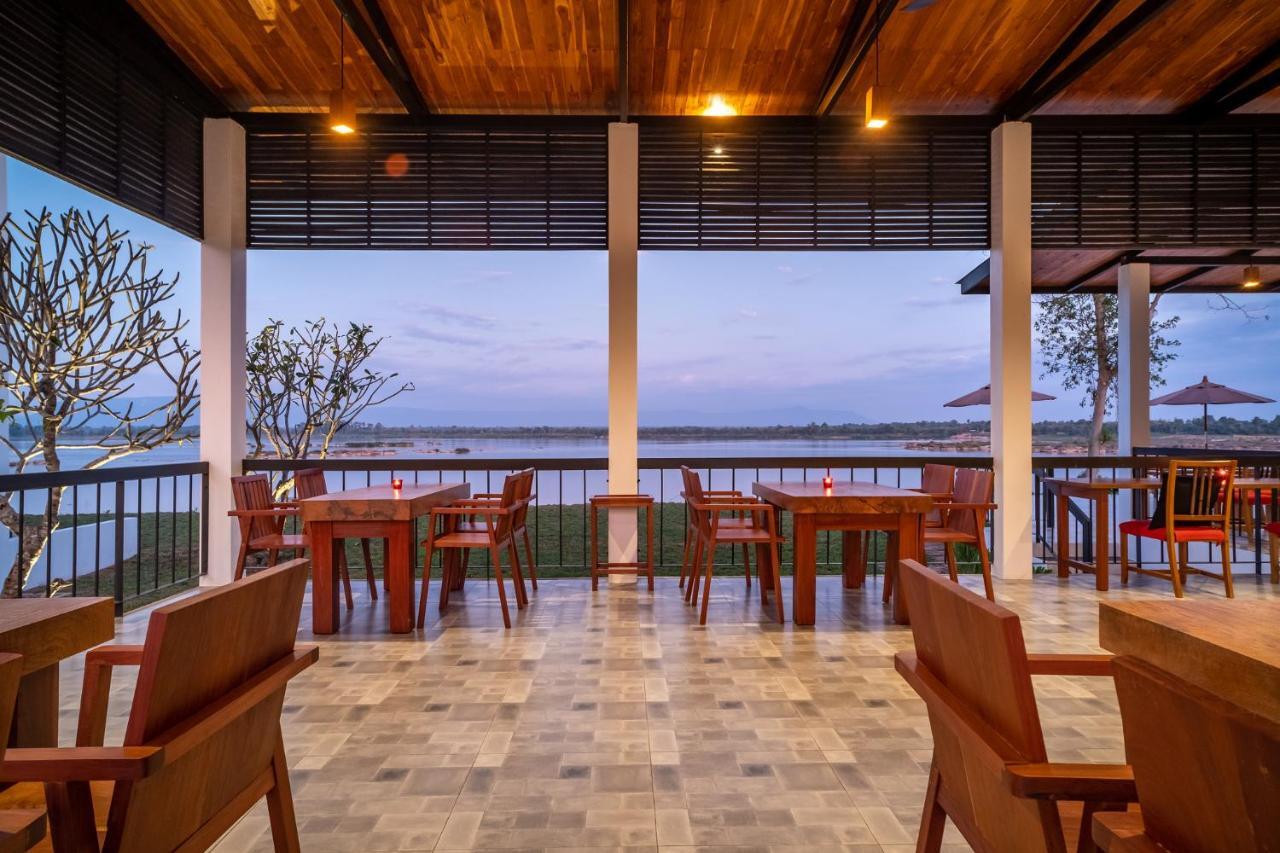 The Riviera Champasak Hotel Exterior foto